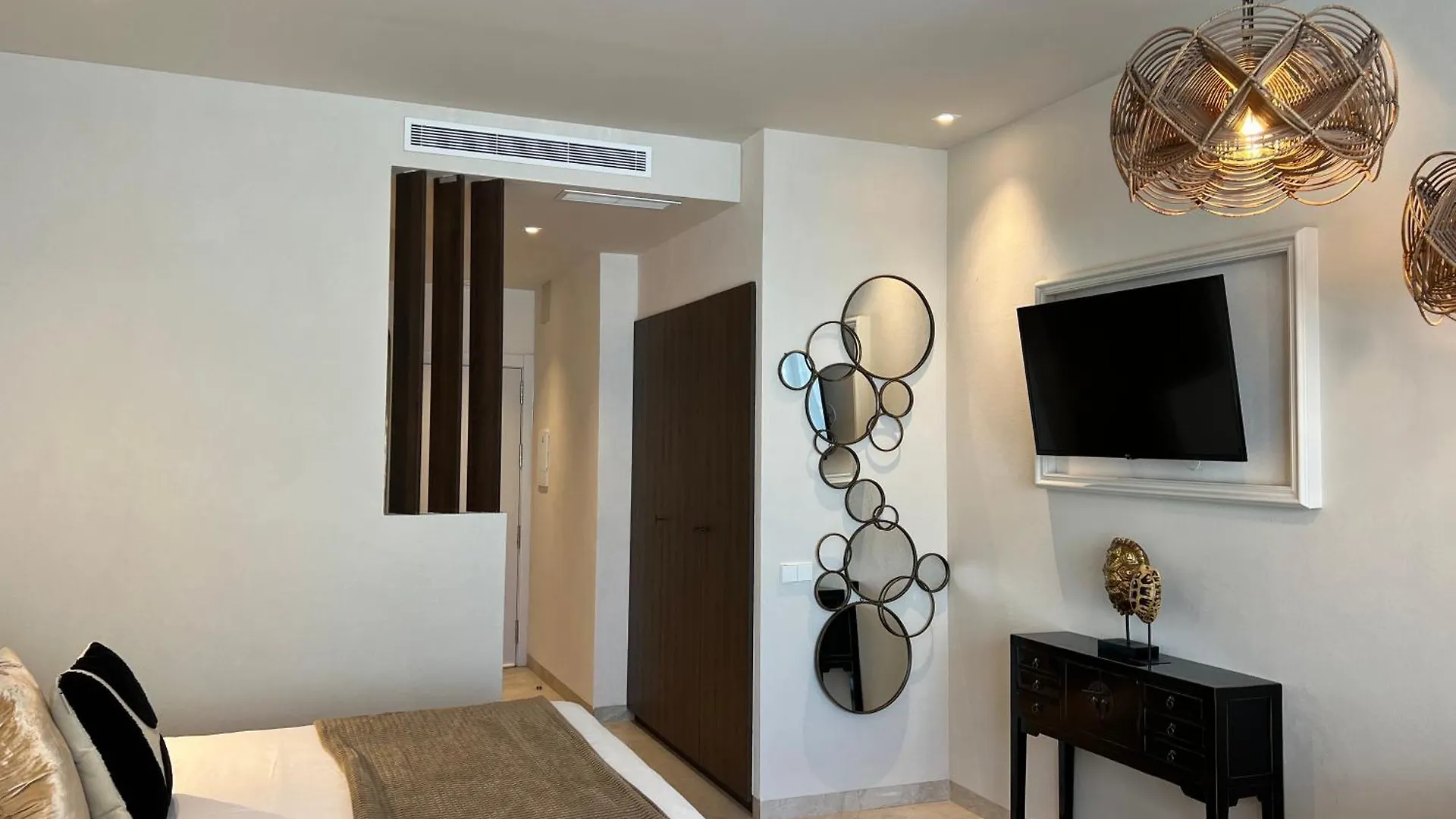 בנאלמדנה Comfy Studios Hotel