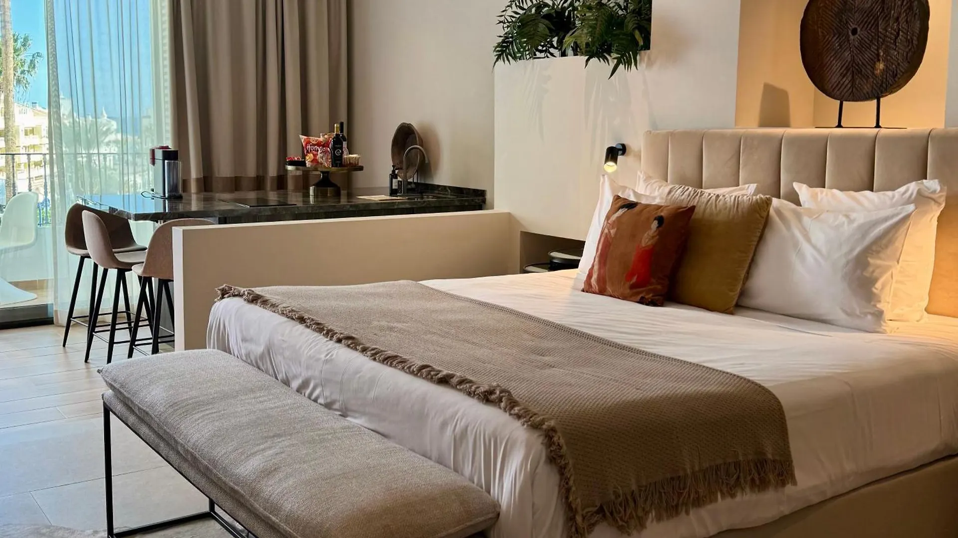בנאלמדנה Comfy Studios Hotel ספרד