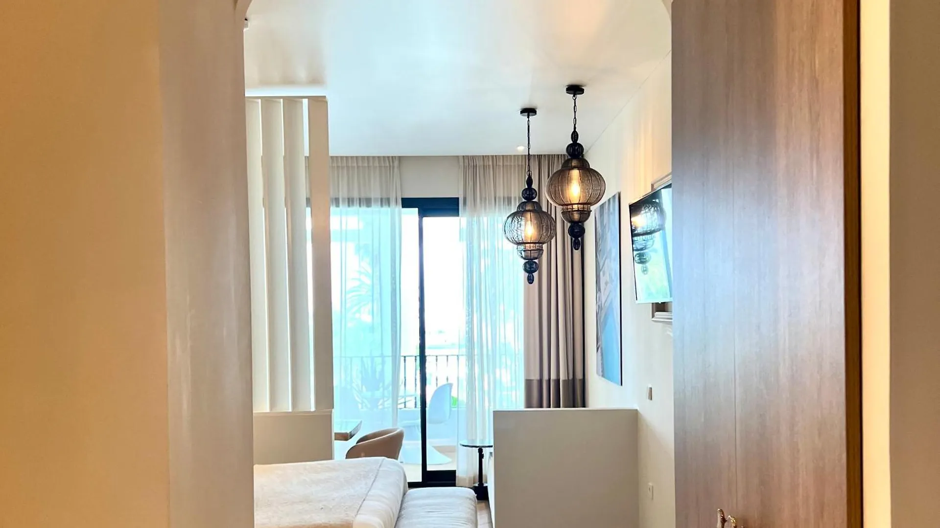 בנאלמדנה Comfy Studios Hotel