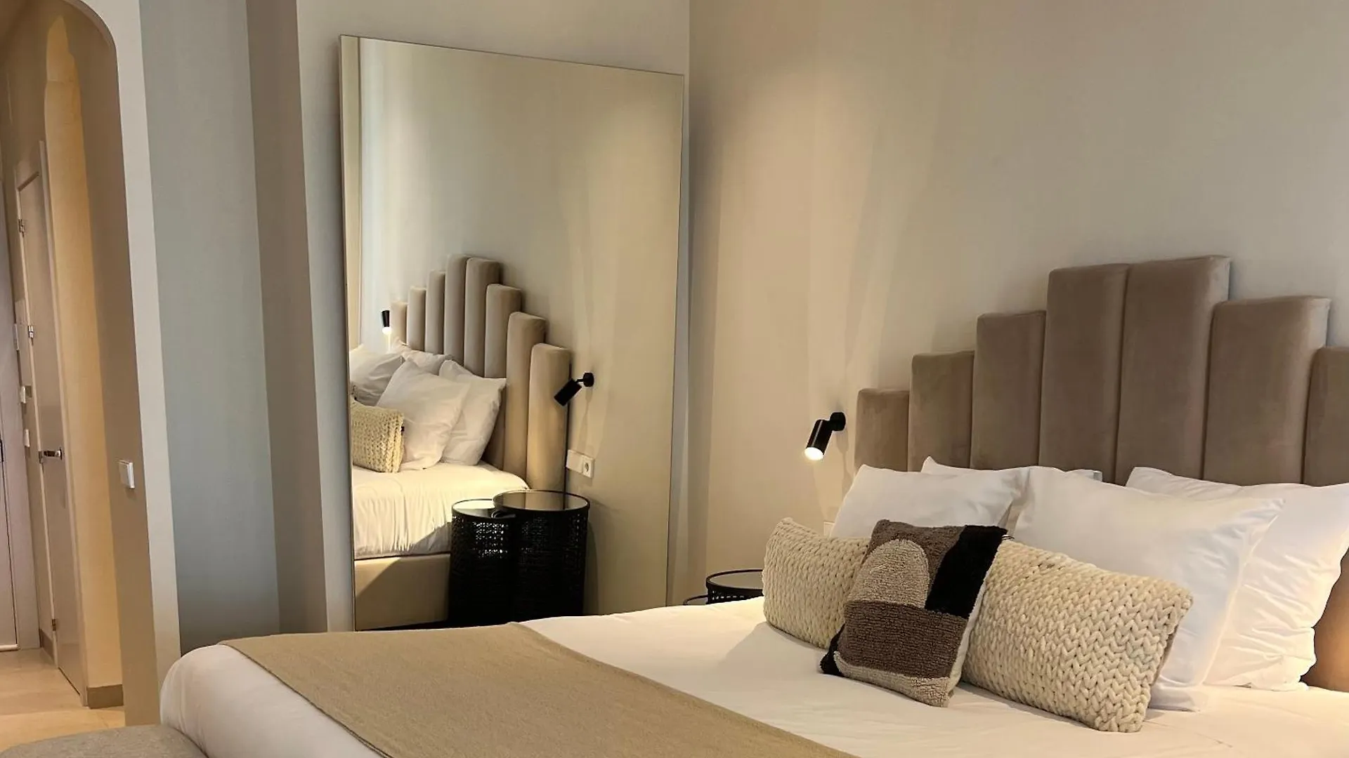 מלון דירות בנאלמדנה Comfy Studios Hotel